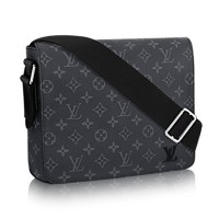 Torba listonoszka Louis Vuitton M44000 District PM z monogramem Eclipse Canvas